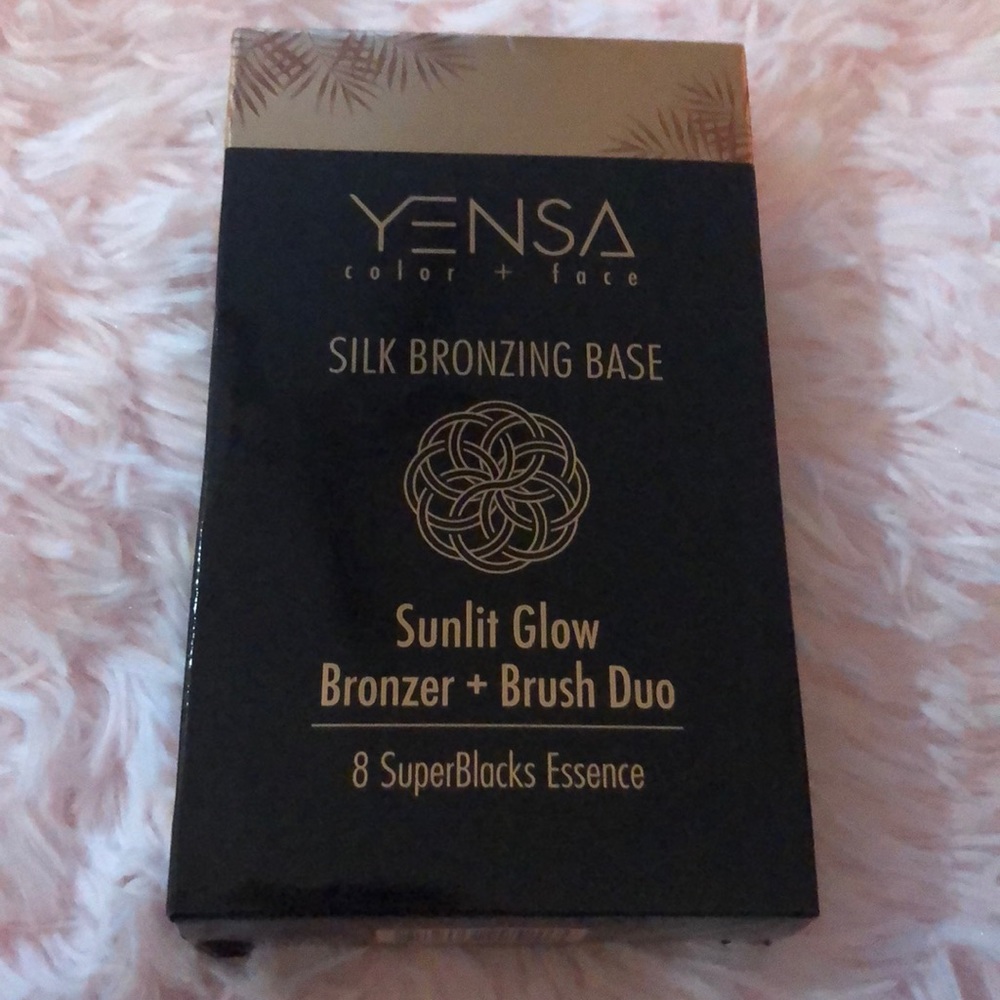 ☀️NWT: Yensa bronzer and brush duo